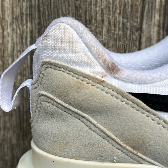 Nike Men's Nike White and Beige Sneakers - Picture 12 of 12